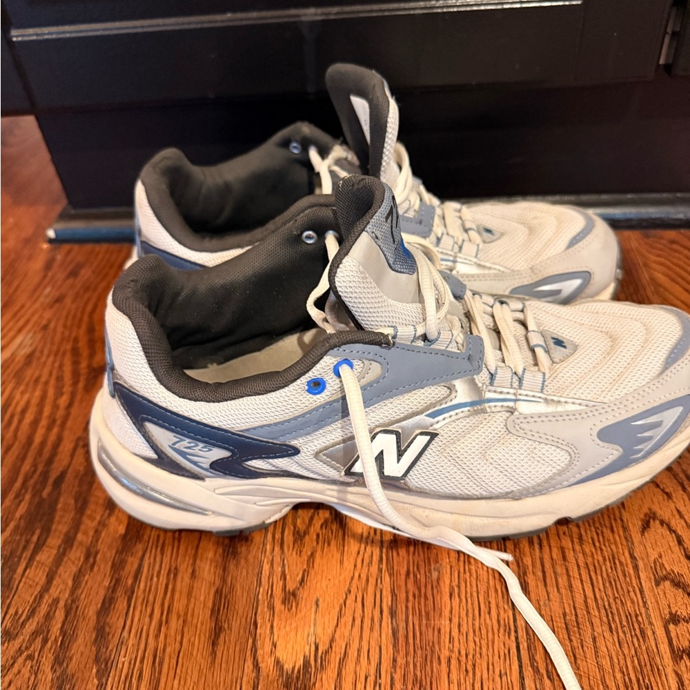 New Balance 725 Men’s 10 White and Blue Athletic Shoes